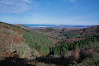 Imbardingo Erreka, au loin, St Jean de Luz depuis le Col d'bardin