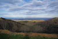 Imbardingo Erreka, au loin, St Jean de Luz depuis le Col d_bardin