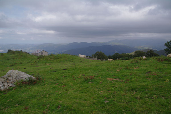 Cabanne de berger sous le Pic d_Orisson