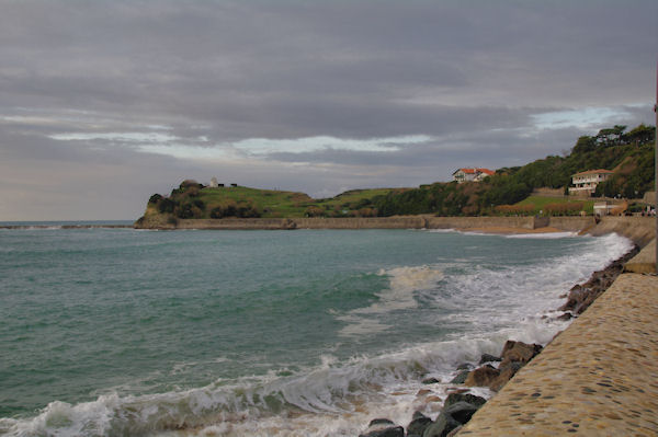 La Pointe de Ste Barbe dans la baie de St Jean de Luz