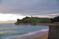 La Pointe de Ste Barbe dans la baie de St Jean de Luz