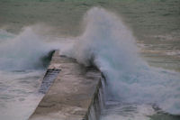 ca buffe sur la jetee de la Pointe de Ste Barbe