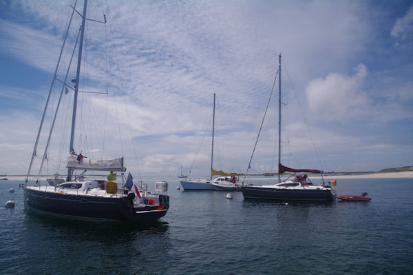 Au mouillage entre l_Ile St Nicolas et l_Ile de Bananec au Glnan