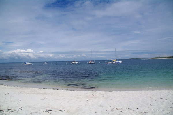 Sur la plage joignant l_Ile de St Nicolas et l_Ile de Bananec