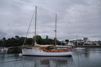 Un vieux greement a l'entree du port de Benodet