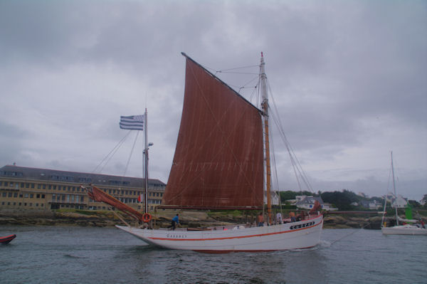 Un vieux grement  l_entre du Port de Concarneau