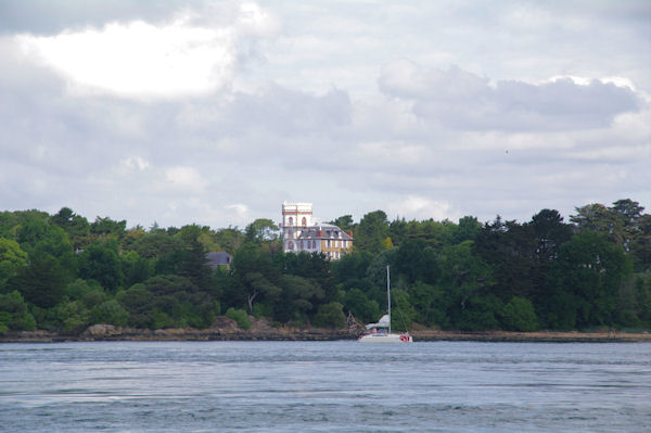 Jolie maison de maitre sur l_Ile de la Jument dans le Golfe du Morbihan