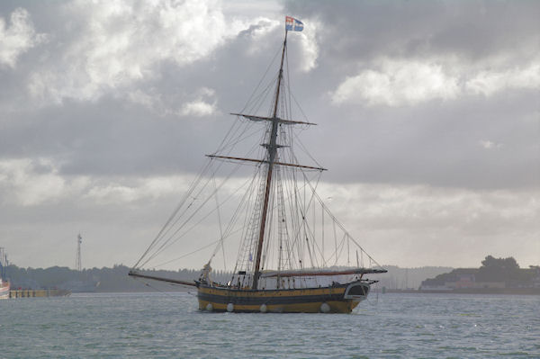 Superbe vieux grment dans la rade de Port Louis