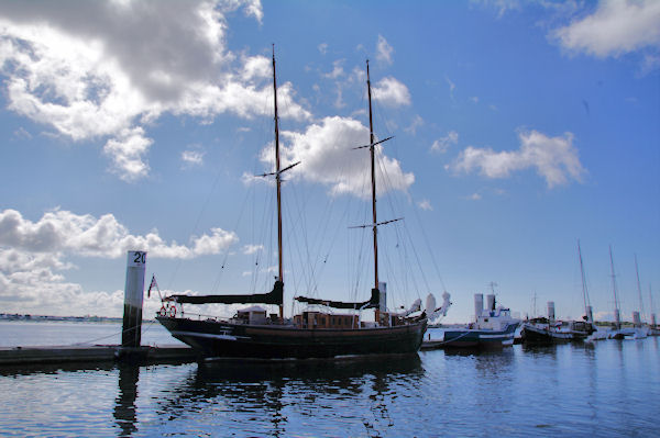 Vieux grment au Port de Kernvel de Lorient