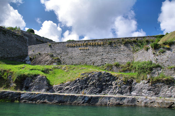 Les remparts de la Citadelle Vauban au Palais