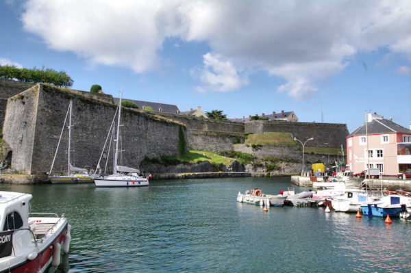 Le Fort Vauban au dessus du port du Palais