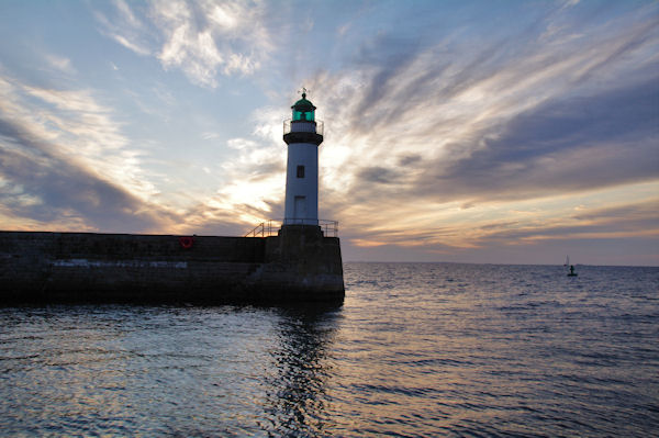 En sortant du port du Palais