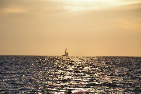 Le soleil se leve au large de Belle Ile