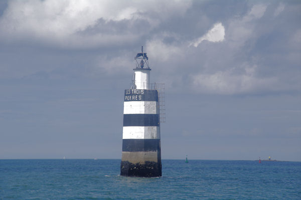 La balise des Trois Pierres