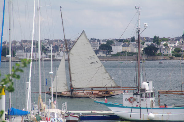 Pendwick rentrant au port de Kernvel
