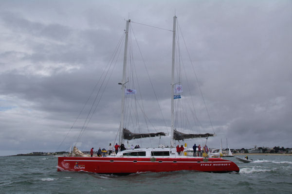 Il y a du monde sur le catamaran Guyane!