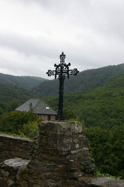 En arrivant  Conques