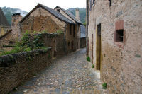 La descente vers l'glise de Conques