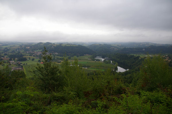 Sur le GR65 vers Thabor, le Lot et au fond, Flagnac