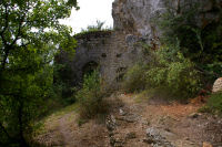 Le portail du Chateau des Anglais entre Le Causse et Brengues