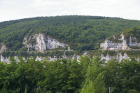 Les falaises de la valle du Lot depuis Conduch