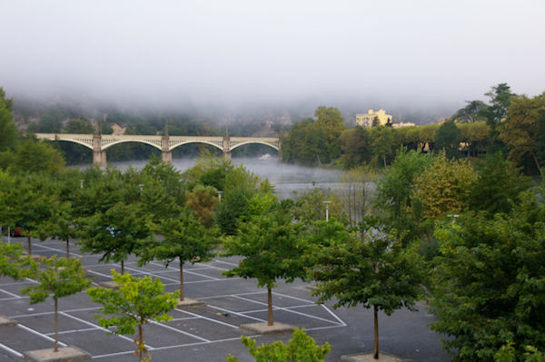 Le Pont de Chemin de Fer  Cahors dans la brume