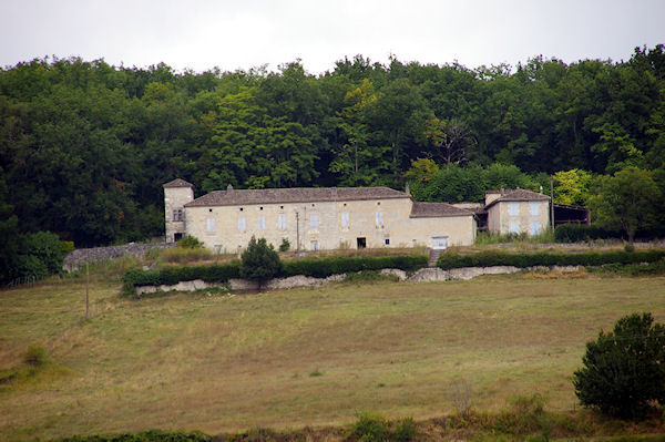 La Tour prs de Rouillac depuis le GR65