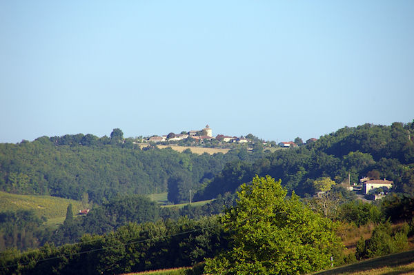 Au fond, Bouloc depuis le GR65