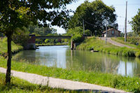 Le Pont de St Jean sur le Canal Latral  la Garonne