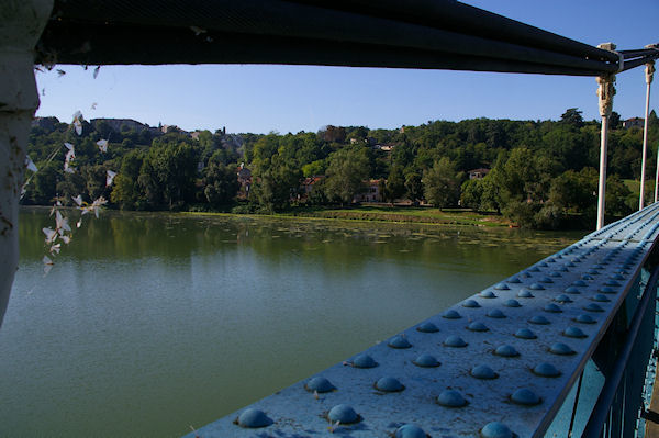 Le pont sur la Garonne entre Espalais et Auvillar