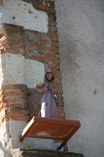 Un compostellou Place de la Halle d'Auvillar