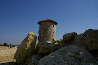 Un moulin restaur au dessus de Caubou