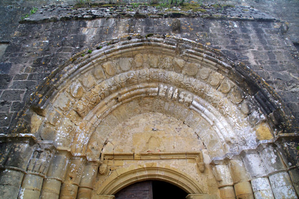 Le tympan de la Collgiale Saint-Barthlemy de Pimbo