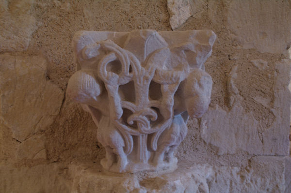 Sculpture dans l_abbaye Bndictine de Larreule