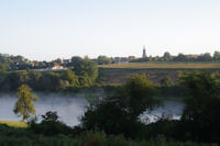 Un petit lac sur l_Arriou, au fond, Arzacq Arraziguet