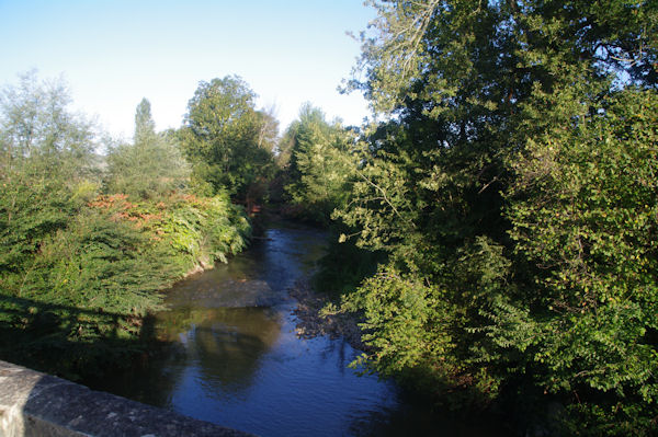 Petit pont sur le ruisseau Luy de France