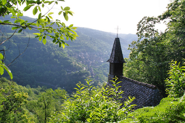 La chapelle Ste Foy, en face, Conques