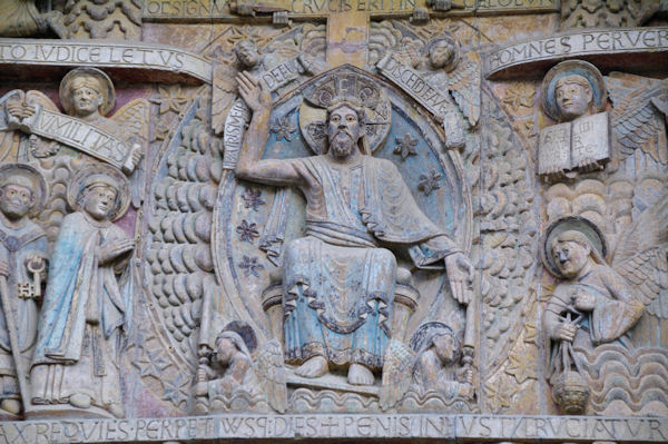Le typan de l_Abbatiale Ste Foy de Conques
