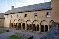 Le cloitre de l_Abbatiale Ste Foy de Conques