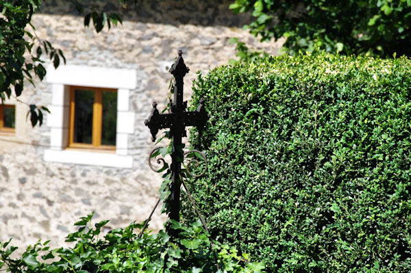 Une croix au Moulin du Fau