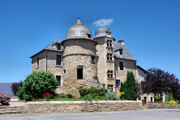 La mairie de Valzergues