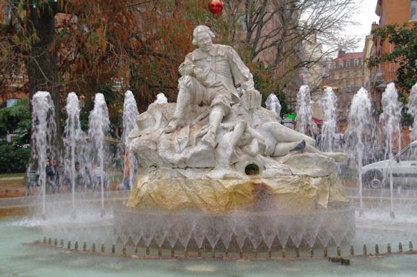 La statue de Goudouli place Wilson  Toulouse