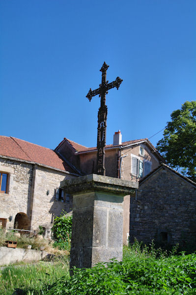 Une croix  Latour