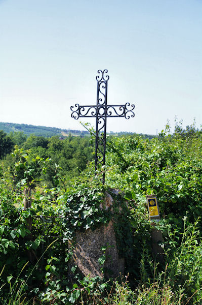 Une croix vers La Prade