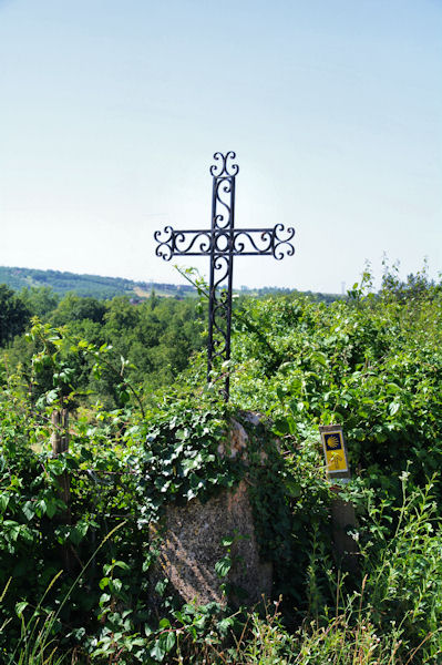 Une croix vers La Prade