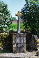 Une croix vers Farrou