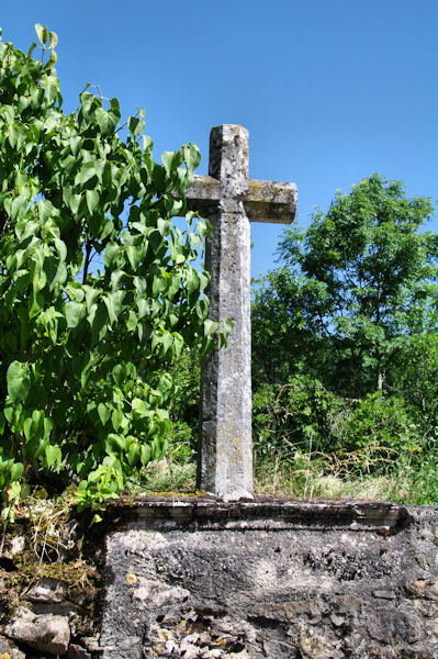 Une croix vers Le Roc