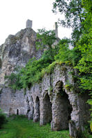 L_ancienne glise Notre Dame de Laval et les Tours de Peyrusse le Roc