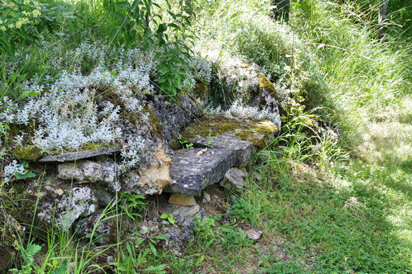 Un banc salvateur en montant  Moloyres