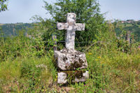 Une croix vers le Puech de Miremont